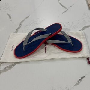 Salvatore Ferragamo men’s 8 M Rubber Sandals/Flip flops w/Dust Bag.
